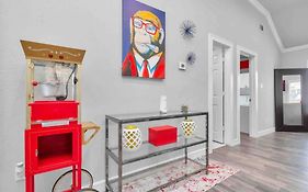 Prolific Red Luxe: Private Deck + Stylish Living